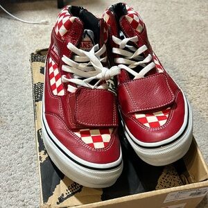 Vans red checkered mountain edition size 9.5M- used, good condition